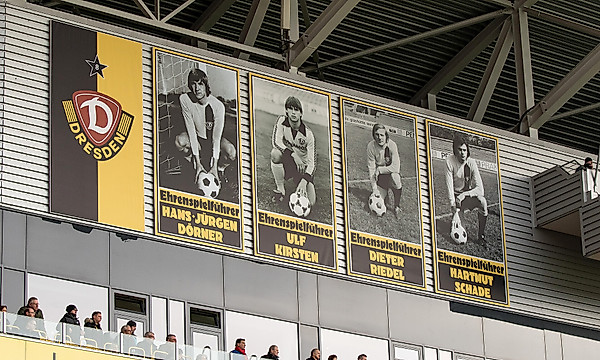 Die Ehrenspielführertafeln im Rudolf-Harbig-Stadion