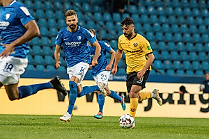 Aias Aosman vor Lukas Hinterseer