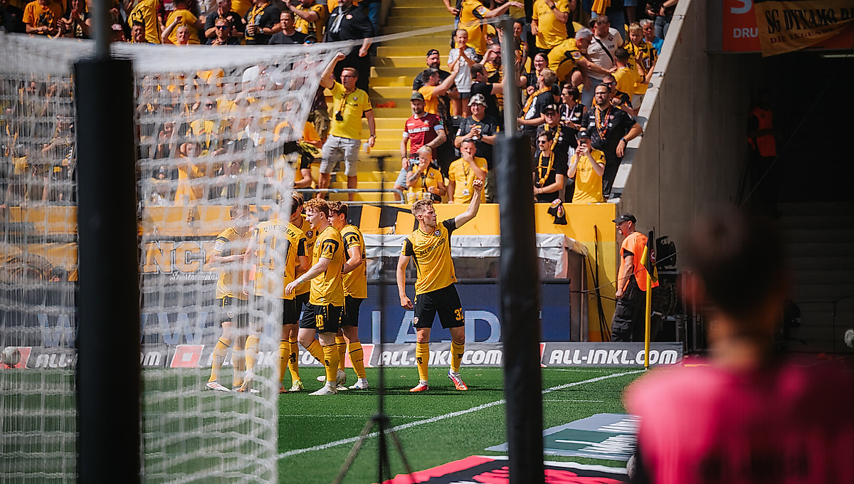 Jubeltraube von Dynamo Dresden Spielern
