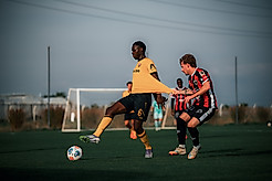 Kofi Amoako im Zweikampf.