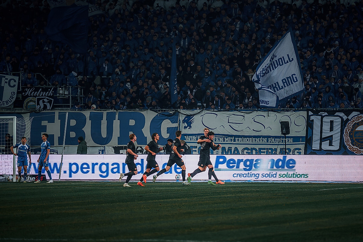 Torjubel von Dynamo Dresden in Magdeburg