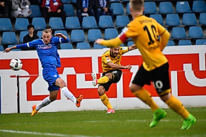 Gogia erzielt das 2:0.