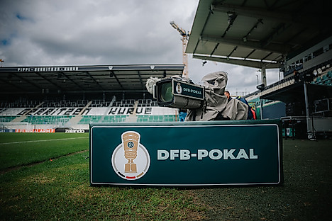Eine Fernseh-Kamera im Preussen-Stadion Münster