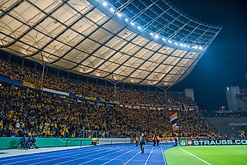 Gästeblock mit Dynamo-Fans im Berliner Olympiastadion.