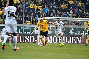 Mannschaftskapitän Marco Hartmann spielte nach einer Platzwunde mit einem gelben Turban.