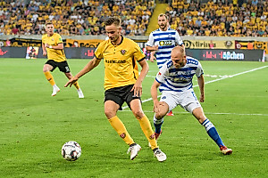 Torschütze Lucas Röser vor Gerrit Nauber