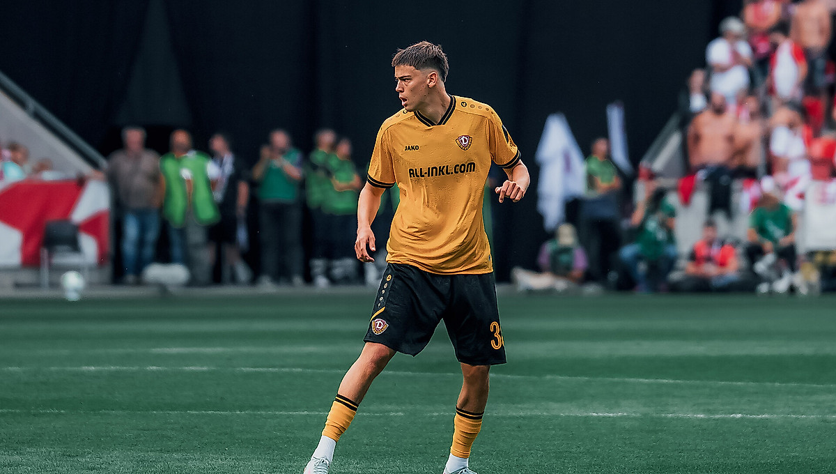 Jakob Zickler auf dem Spielfeld beim Testspiel in Prag.