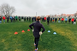 Ein Torhüter der Dresdner NWA beim Fortbildungstraining vor den Trainern im Sportpark Ostra.