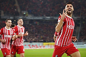 November: Mit einem furiosen 4:1-Sieg gegen Union Berlin verabschiedet sich der SC Freiburg in die verlängerte Winterpause, in der gleich fünf SC-Spieler zur WM in Katar fahren. 
