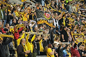 12.702 Zuschauer peitschen die SGD im Pokalfight nach vorne. | Foto: Steffen Kuttner