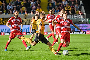 Kapitän Hartmann und Co. stemmen sich gegen die drohende Pleite.