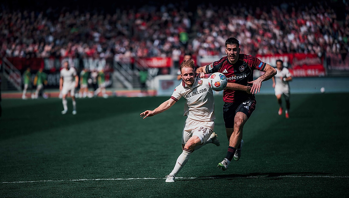 Zweikampf um den Ball.