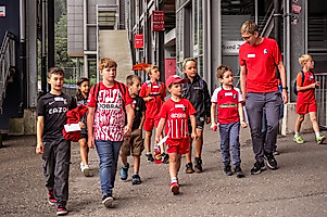 Anschließend ging es auf eine Besichtigungstour durch das Dreisamstadion.