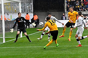 Philip Heise erzielt aus spitzem Winkel das 2:0.