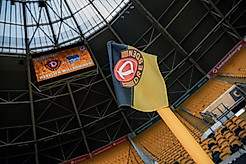 Die Eckfahne im Rudolf-Harbig-Stadion.