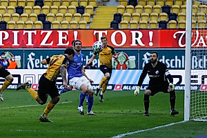 Philipp Hosiner verpasst die Führung knapp. | Foto: Steffen Kuttner