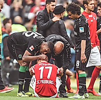 2015: Am Boden. Die Niederlage am letzten Spieltag in Hannover besiegelt den bitteren Abstieg. (Foto: Carmen Jaspersen)