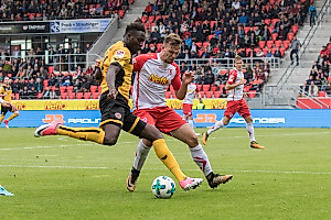 Peniel Mlapa gab gegen Regensburg sein Startelf-Debüt.