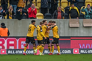 Großer schwarz-gelber Jubel nach Daferners Führungstreffer. | Foto: Dennis Hetzschold