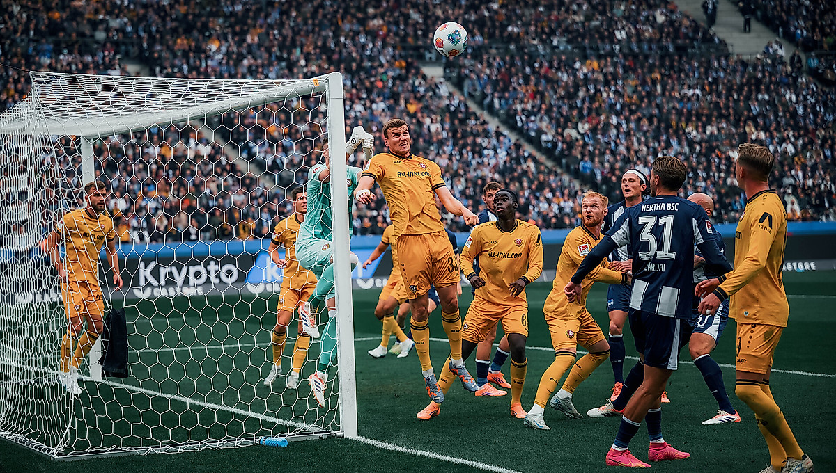 Lennart Grill und Christoph Daferner klären eine Ecke.