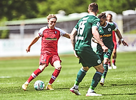 29.05.2021: Im Heimspiel gegen Homburg kann die Meisterschaft und damit der Aufstieg in die 3. Liga perfekt gemacht werden. Doch der SC II verliert erstmals seit Anfang März - und vertagt die Entscheidung. Foto: Achim Keller