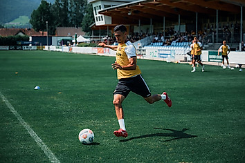 Claudio Kammerknecht als er den Ball von der linken Strafraumkante in den Strafraum flankte.