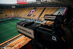 Kameras der Bundesliga im Rudolf-Harbig-Stadion