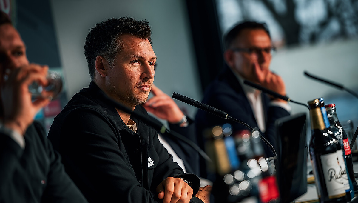 Sören Gonther auf der Pressekonferenz.