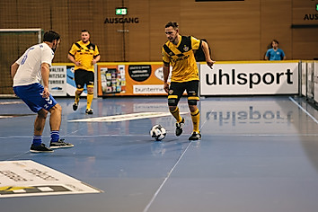 Fußballer Robert Koch beim Dribbling.