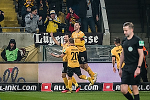 Bei seinem ersten Startelfeinsatz bringt Husbauer die Sportgemeinschaft schon nach fünf Minuten in Führung.