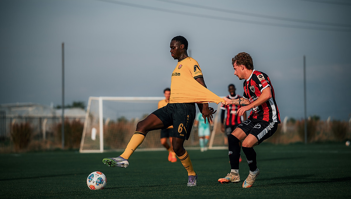 Kofi Amoako im Zweikampf.