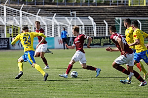 Jonas Oehmichen und Dynamo gelingt nur selten Entlastung nach vorne. | Foto: Steffen Kuttner