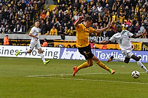 Stefan Kutschke erzielt den Ausgleich nach starker Vorarbeit von Paco Testroet.