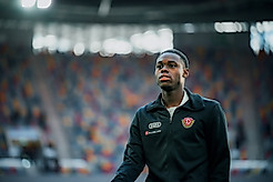 Kofi Amoako in der SGD-Trainingsjacke.