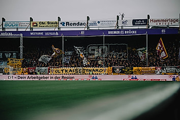 Der Gästeblock im Stadion an der Bremer Brücke in Osnabrück