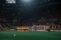 Volle Tribünen im Rudolf-Harbig-STadion