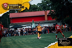 Ein Spieler von Dynamos U21 am Ball im Spiel gegen den VfB Hohenleipisch