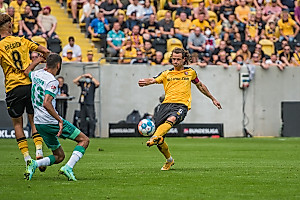 Yannick Stark versucht es aus der Distanz. | Foto: Dennis Hetzschold