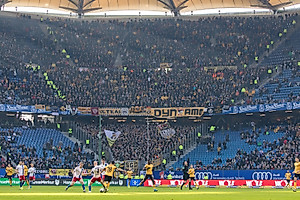 Rund 4.500 Dynamo-Fans unterstützen die SGD beim HSV.