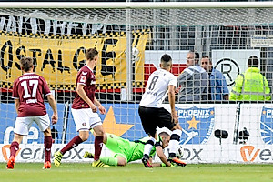 Beim Stand von 0:0 kommt Wooten zum Schuss...