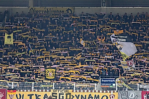 Rund 1.400 SGD-Fans unterstützen die Mannschaft in Regensburg. | Foto: Steffen Kuttner 