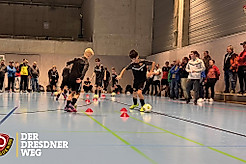 Nachwuchsspieler des Perspektivteams beim Training in der Halle.