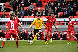 Philip Heise vor Lukas Fröde