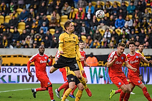 Jannik Müller beim Kopfball auf das Kieler Tor