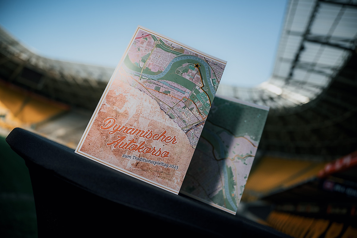 Ein Flyer im Rudolf-Harbig-Stadion.