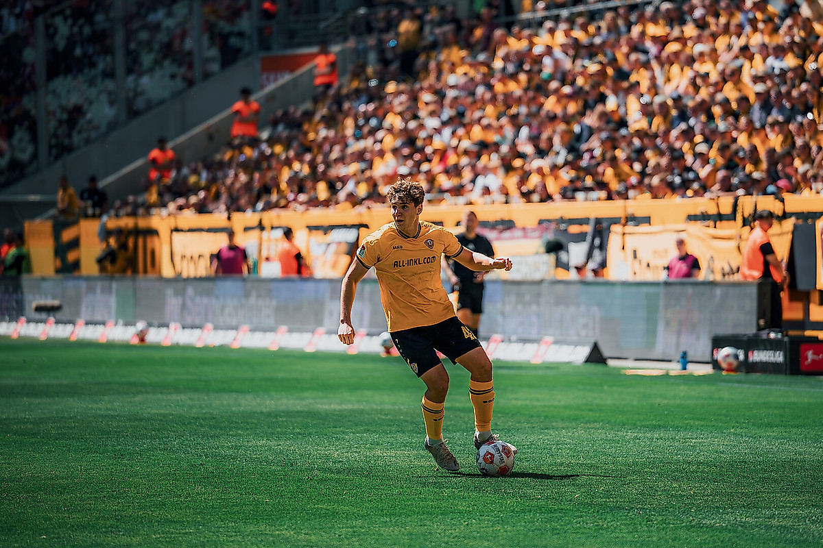 Friedrich Müller am Ball für die SGD.
