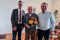 Die Präsidiumsmitglieder besuchten Professor Volker Oppitz anlässlich seines Vereinsjubiläums.