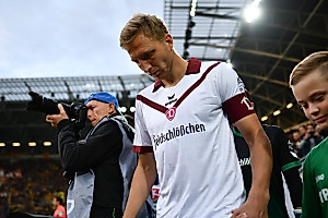 Die SGD lief im Heimspiel gegen Bielefeld anlässlich des Europapokal-Jubiläums in einem Sondertrikot auf.