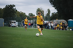 Ein Spieler der U17 beim Heimspiel im Sportpark Ostra.