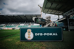 Eine Fernseh-Kamera im Preussen-Stadion Münster